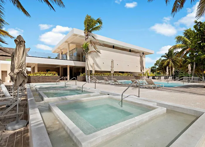 Casa de férias Luxury Pool Rooftop W Jacuzzi And Grill