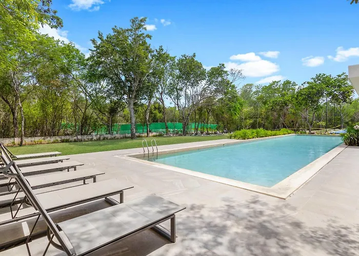 Luxury Pool Rooftop W Jacuzzi And Grill